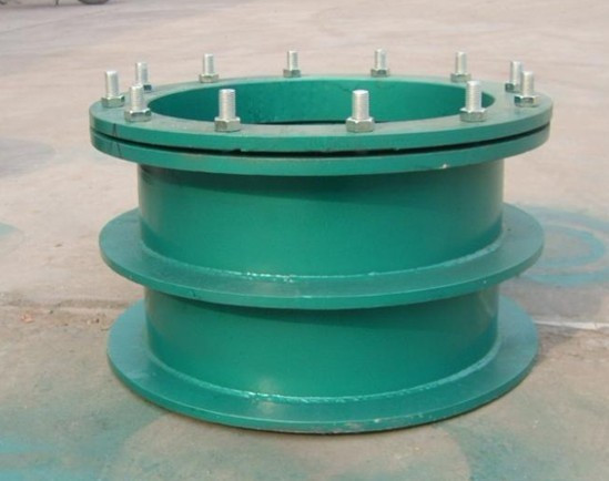 良好柔性<a href=http://www.lamarhomegallery.com target=_blank class=infotextkey>防水套管</a>供貨現(xiàn)場